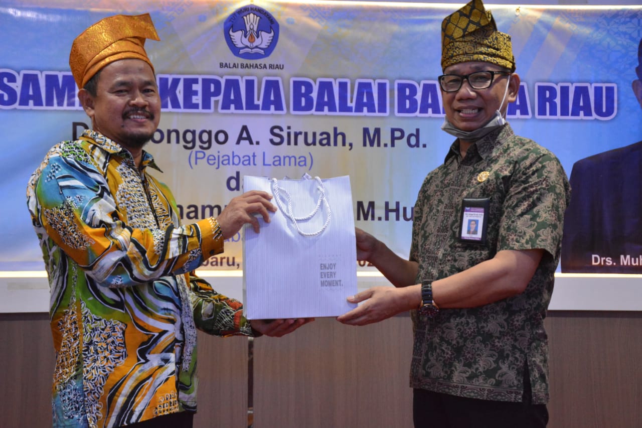 Panyambutan dan pelepasan mengisi keceriaan September keluarga besar Balai Bahasa Provinsi Riau